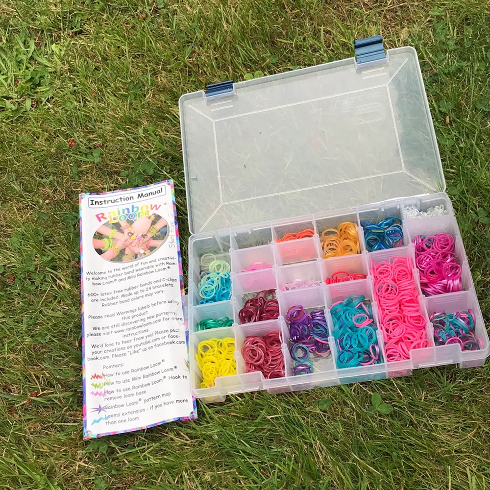 Rainbow loom bands and clips